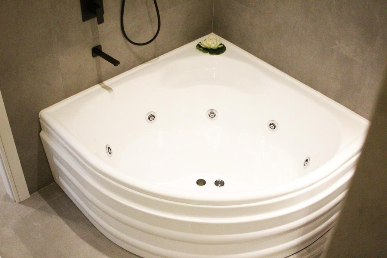 K58 Luxury Apartment Monastiraki Metro Station Acropolis Jacuzzi Ateny Zewnętrze zdjęcie